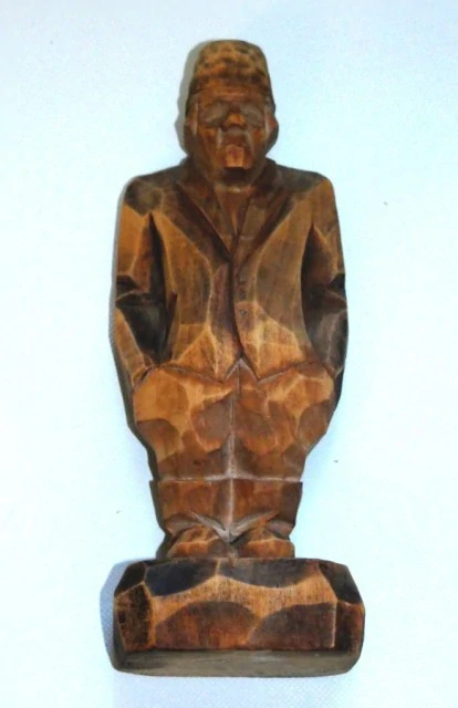 Dřevěná figura signováno VU