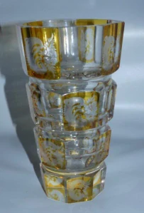 Váza s ornamenty 1920