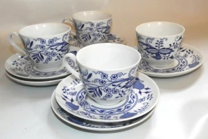 Hrnečky cibulový porcelán