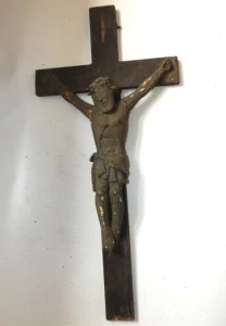 Dřevěný kříž s Kristem