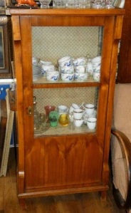 Bidermeier vitrína 1840