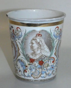 Smaltovaný pohár Viktorie 1837 - 1897