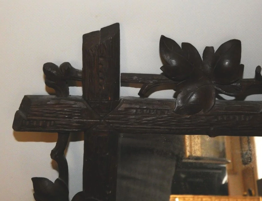 Vyřezávané zrzadlo