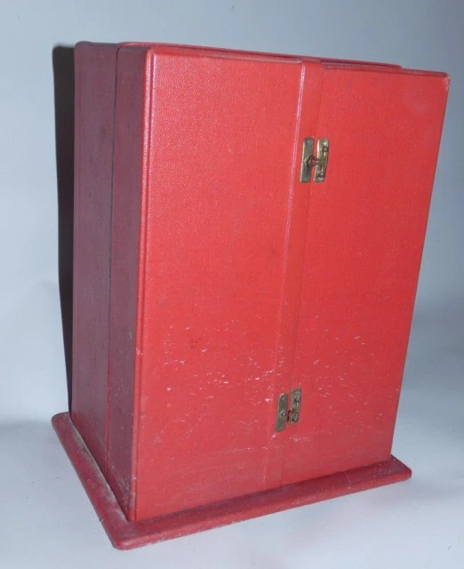 Váza s Českým lvem v etui