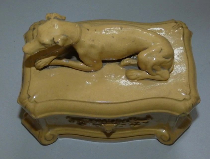 Doza na tabák se psem