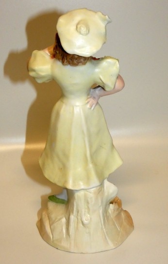 Secesní porcelánová soška dívky 1900