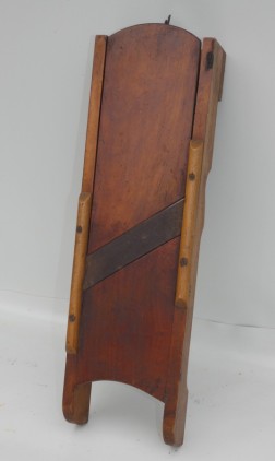 Staré krouhadlo na zelí