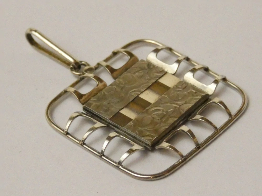 Stříbrný přívěšek 