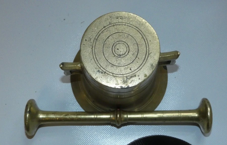 Mosazný hmoždíř č.3