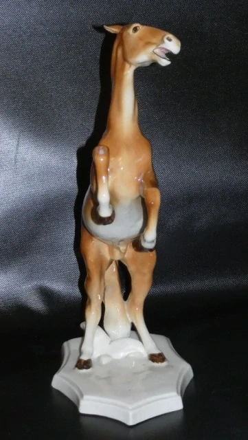 Kůn Royal Dux.