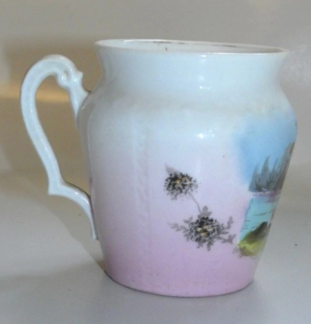 Hrnek s motivem vesnice