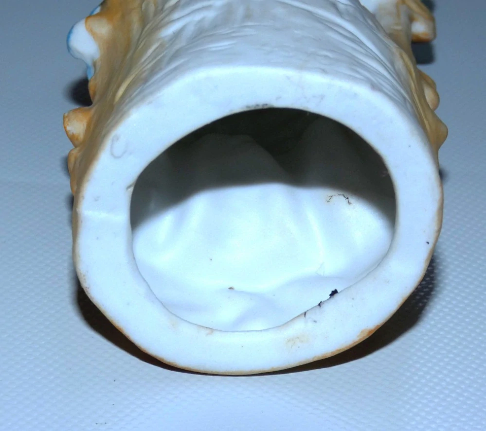 Secesní soška dívky