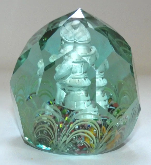 Staré těžítko s trpaslíkem