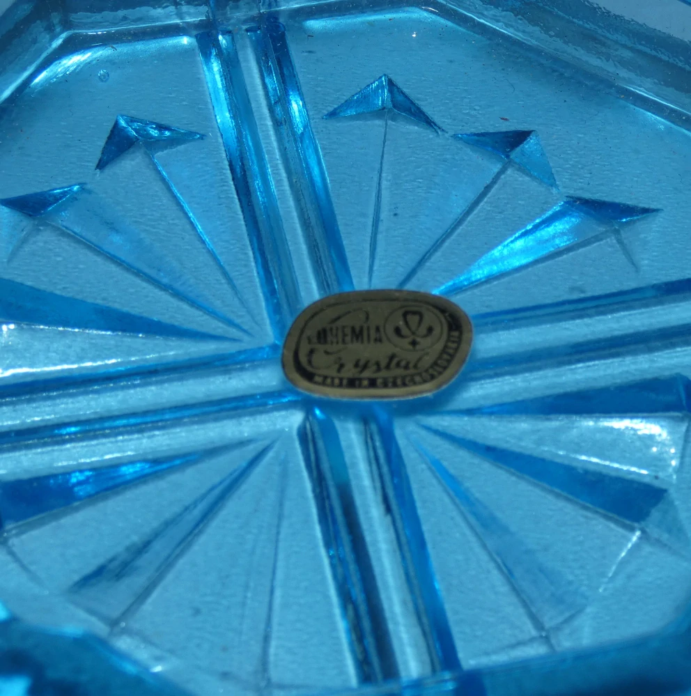 Popelník s původní nálepkou