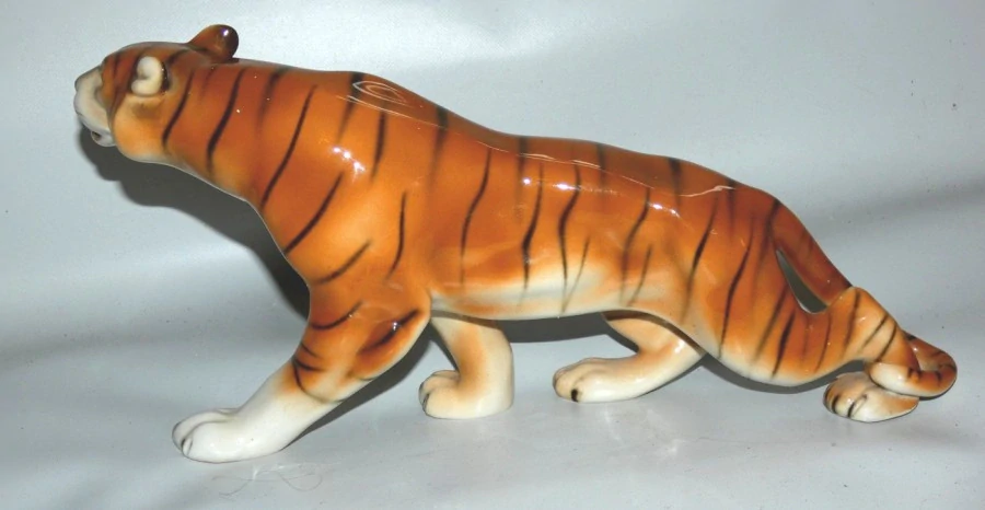Socha tygra Royal Dux