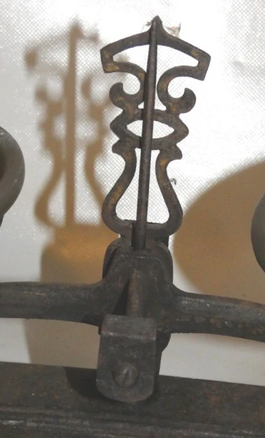 Kuchynská váha 2kg 19.století