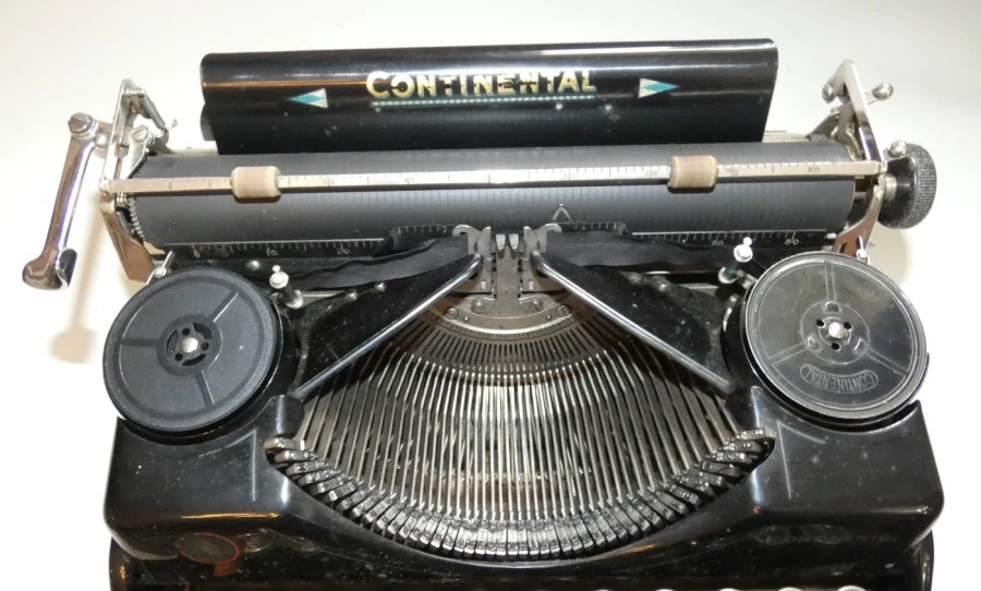 Psací stroj značky Continental