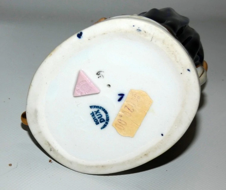 Popelka značeno Royal Dux