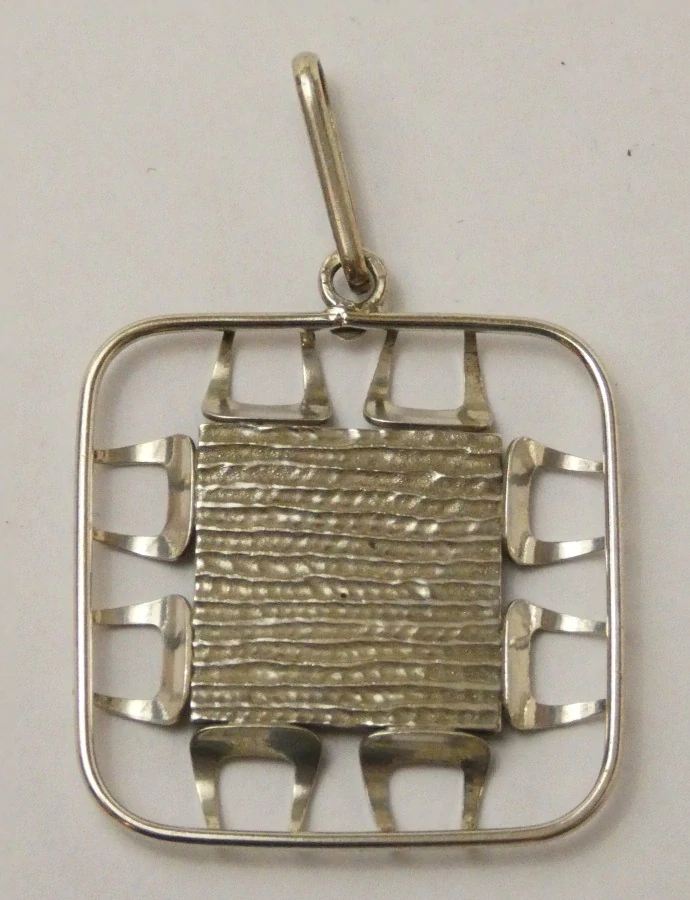 Stříbrný přívěšek 