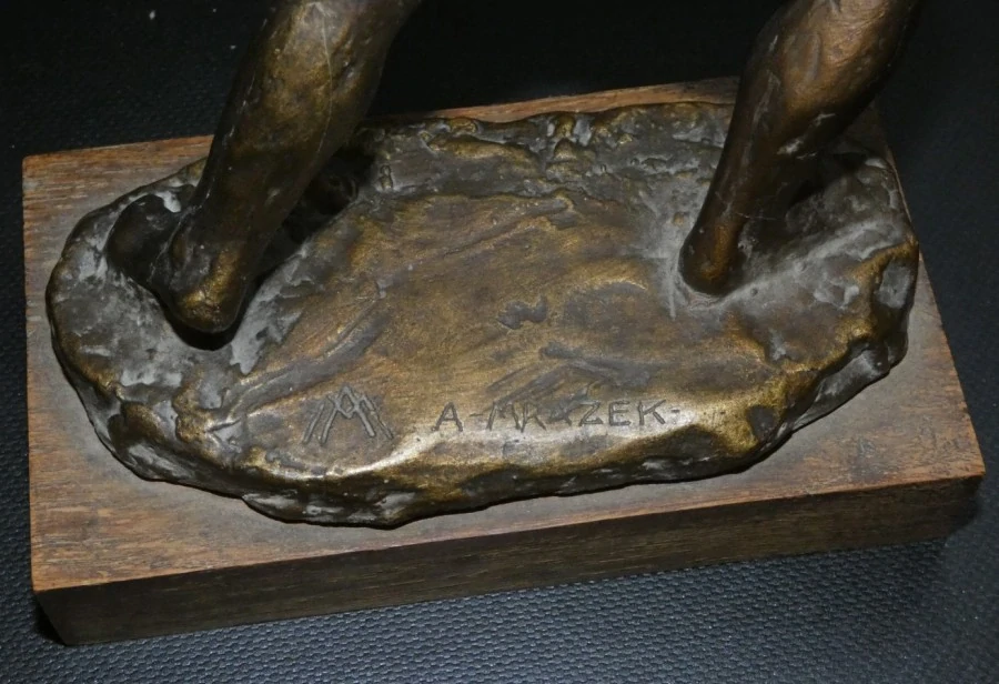 Socha gimnastky signováno A.Mrázek