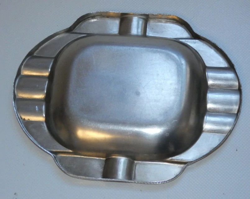 Art deco chromovaný popelník