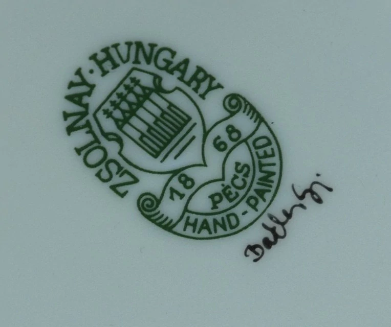 Talíř na zeď značený Szolnay - Hungary