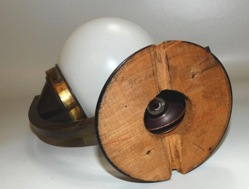 Lampa na zeď 1920