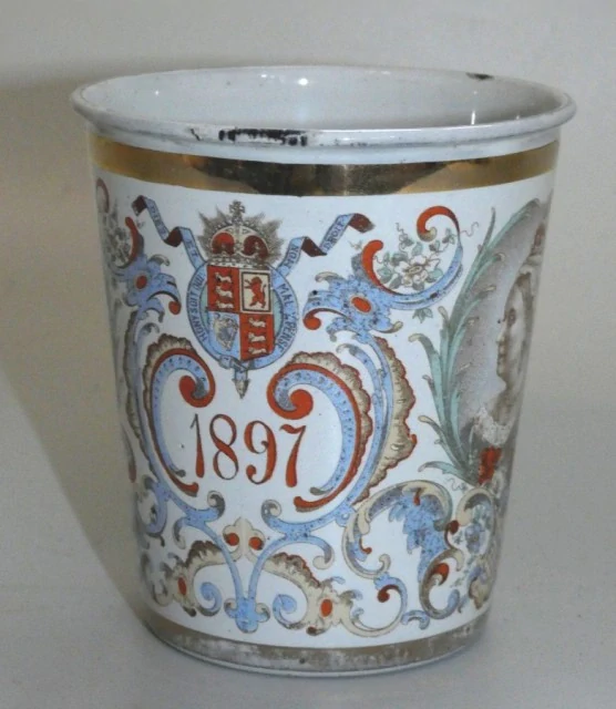 Smaltovaný pohár Viktorie 1837 - 1897