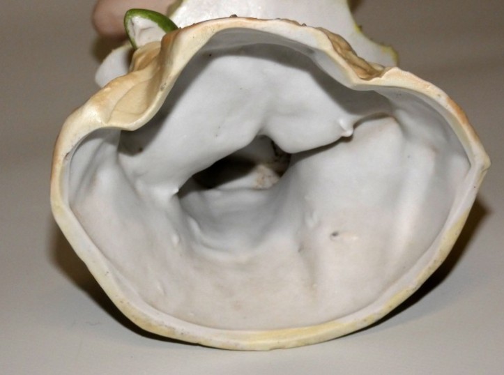 Secesní porcelánová soška dívky 1900