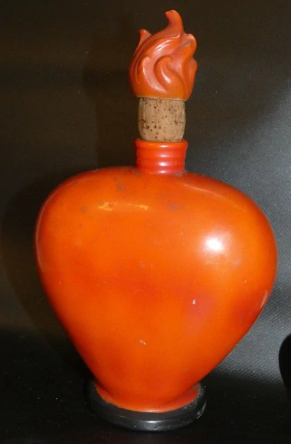 Karafa s Alpskou růží