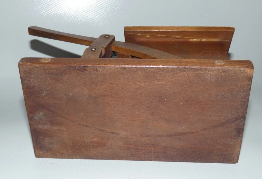 Cigaretová krabice s medvědem