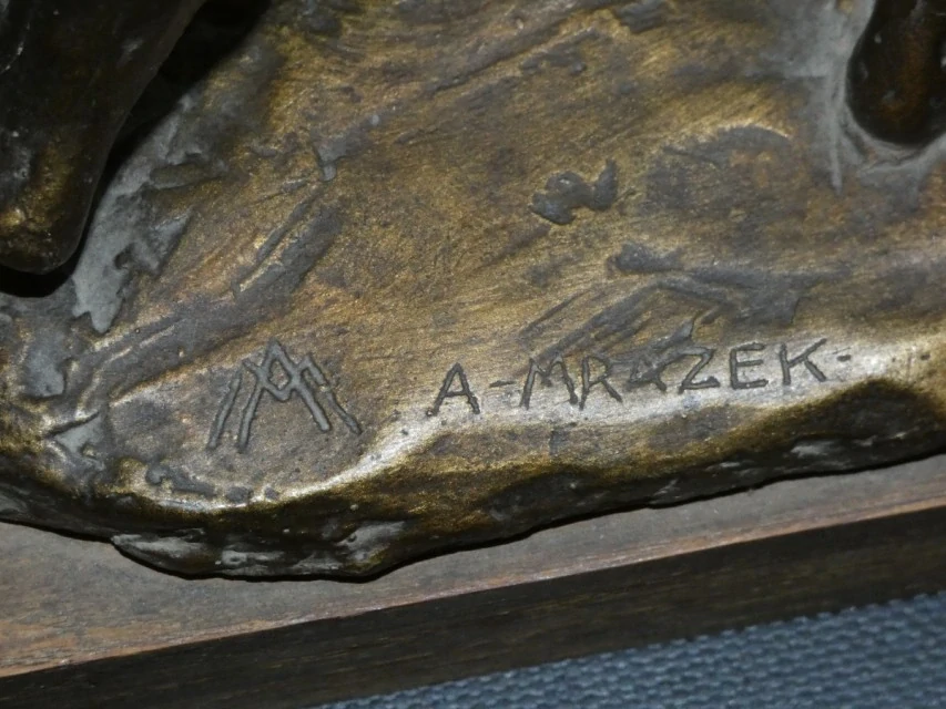 Socha gimnastky signováno A.Mrázek