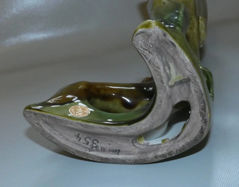 Soška myslivce se psem značeno Jihokera