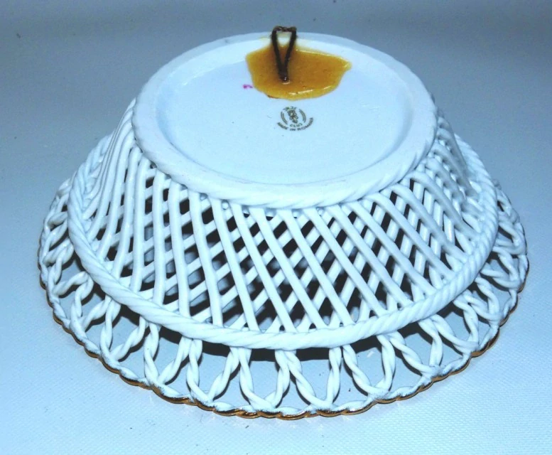 Porcelánový košíček