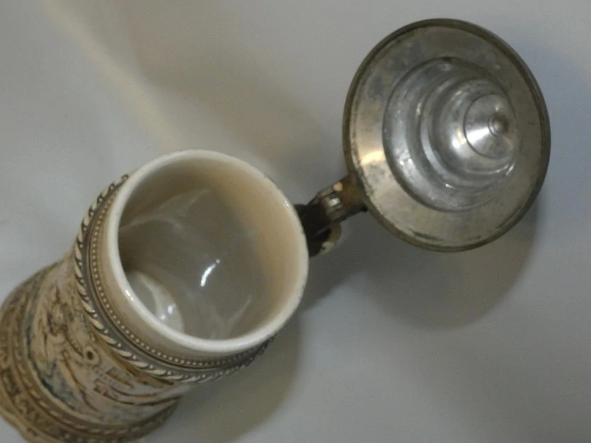 Majolikový korbel 1890