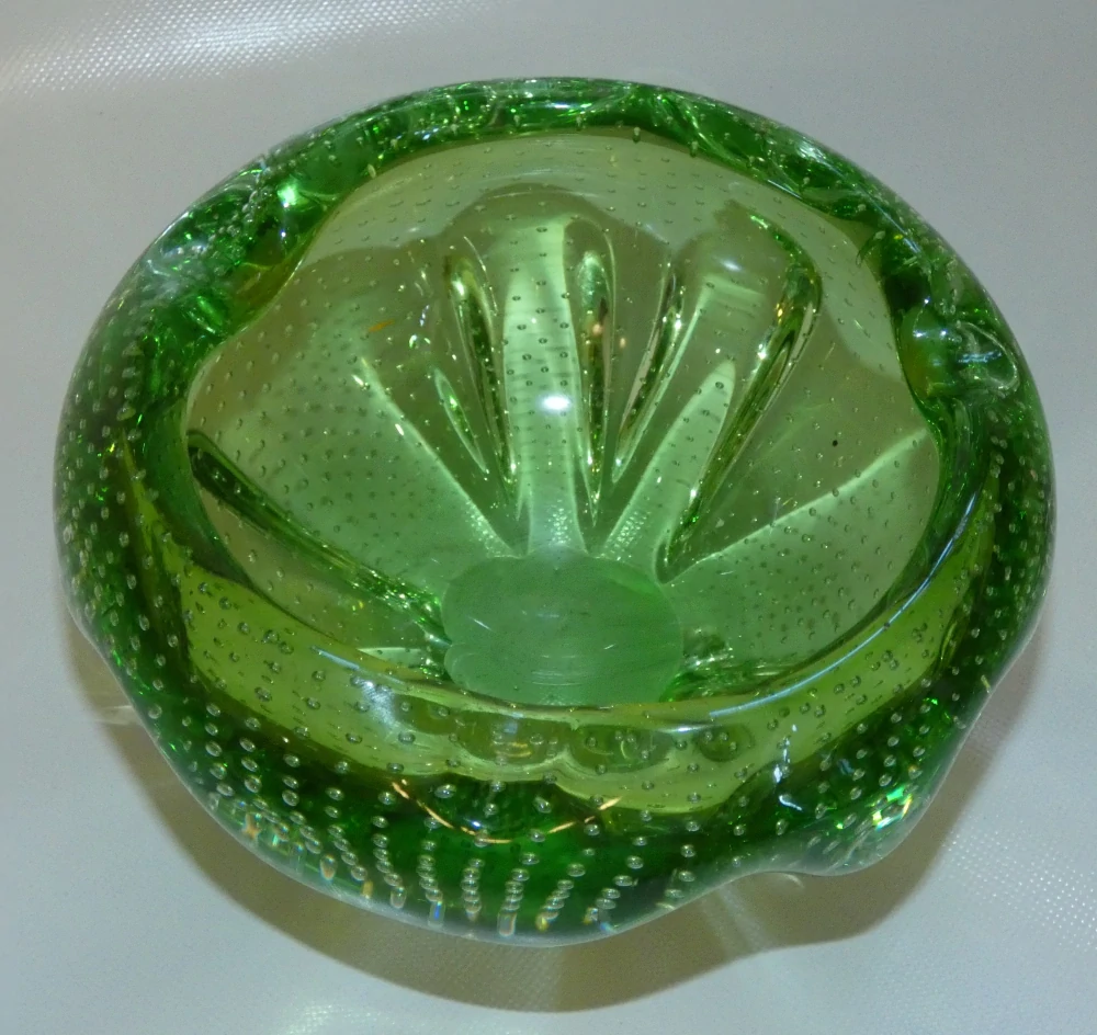 Popelník s bublinkami Milan Metelák