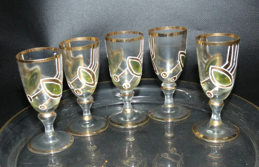 Secesní karafa 1900