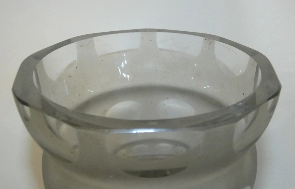 Modernistická čirá váza