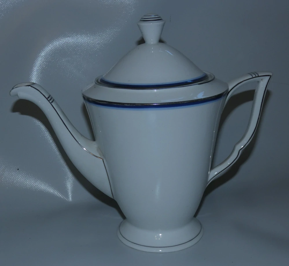 Porcelánový servis Art Deco s modrými pruhy 