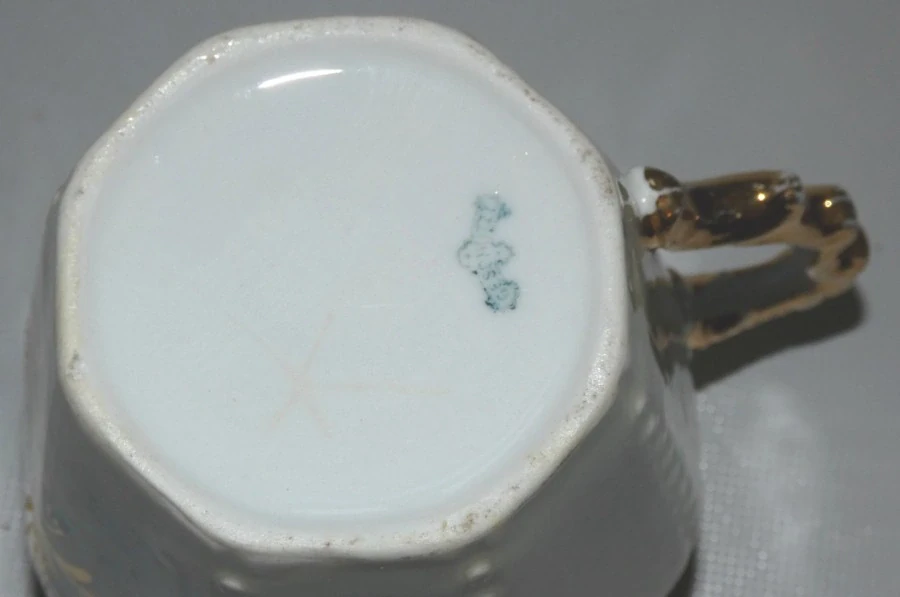 Porcelánový hrnek s malbou