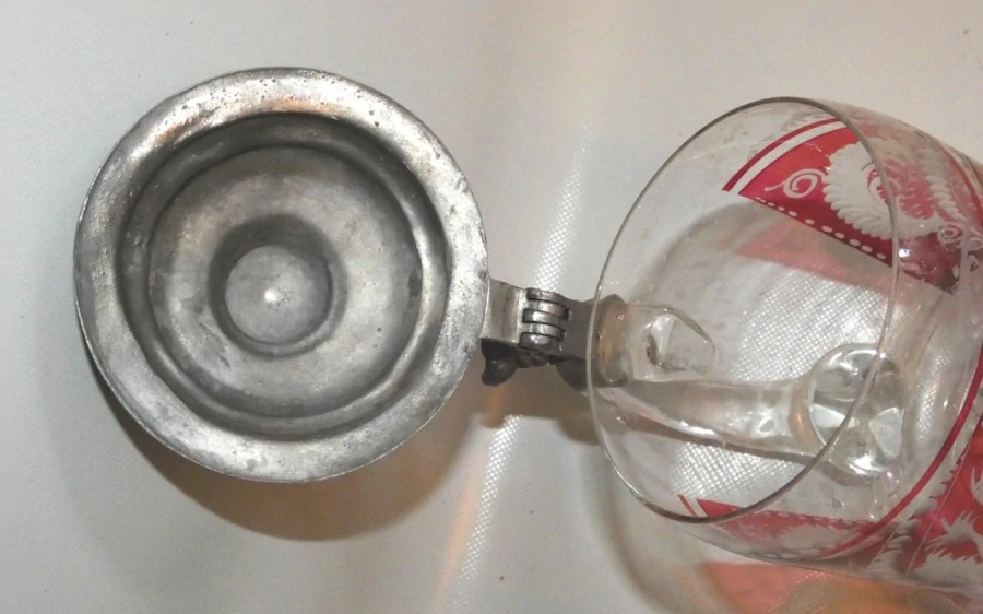 Korbel s jelenem Egermann.
