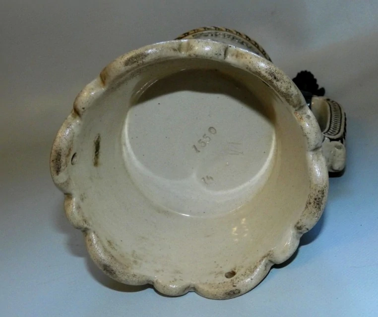 Majolikový korbel 1890