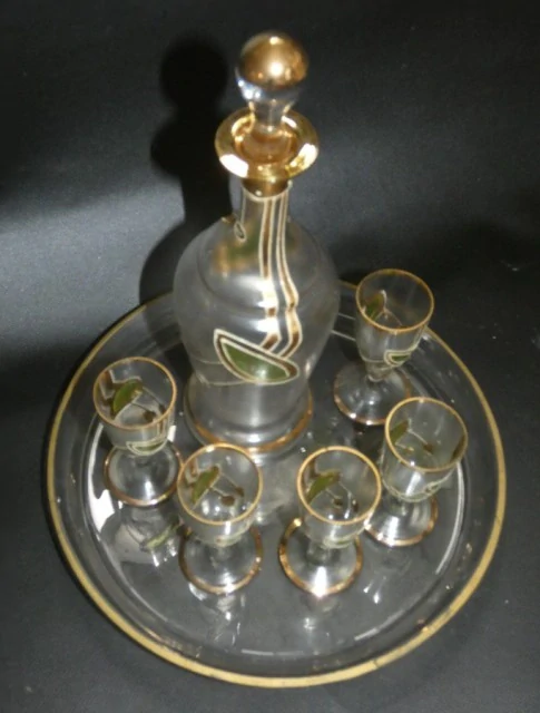 Secesní karafa 1900