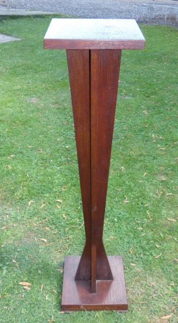 Kubistický sloup na sochu