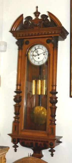 Pseudorenesanční třízávažové hodiny Gustav Becker1890