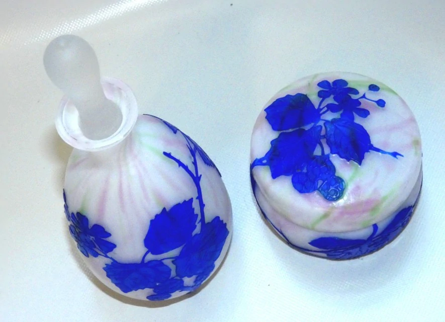 Doza a karafa secese značeno Harrach 1900